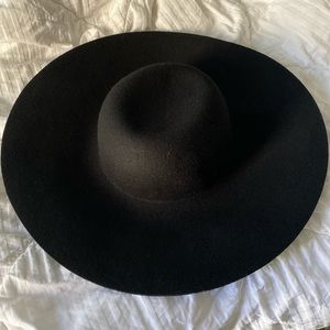 black floppy hat